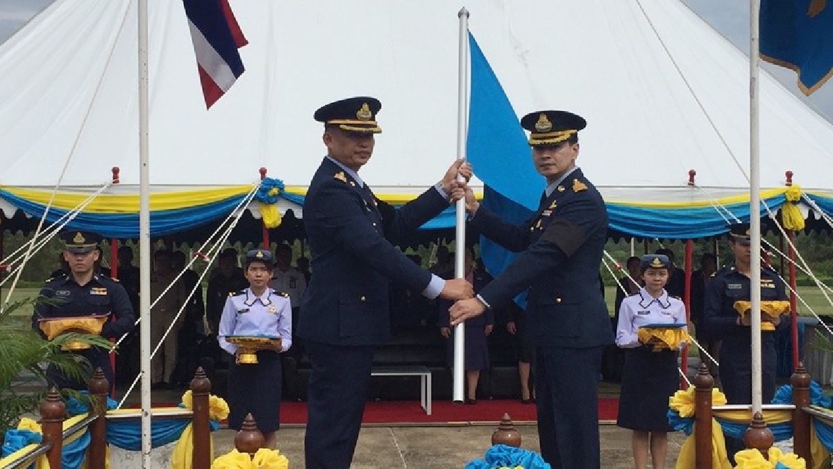 กองบิน 7 สุราษฎร์ฯ จัดพิธีสวนสนาม รับ-ส่ง หน้าที่ผู้บังคับการ พร้อมโชว์ฝูงบินกิฟเพ่น เขี้ยวเล็บทางอากาศแดนใต้ สวนสนามอย่างยิ่งใหญ่ (มีคลิป)