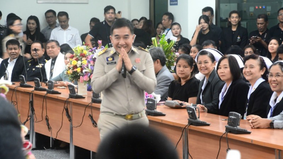 ต้อนรับอบอุ่น..! ชาวกระบี่แห่รับ พ่อเมืองป้ายแดงแน่นศาลากลาง ภาคเอกชน ชง ปฏิญญาจังหวัดเป็นแนวนโยบายการพัฒนาสู่ความยั่งยืน