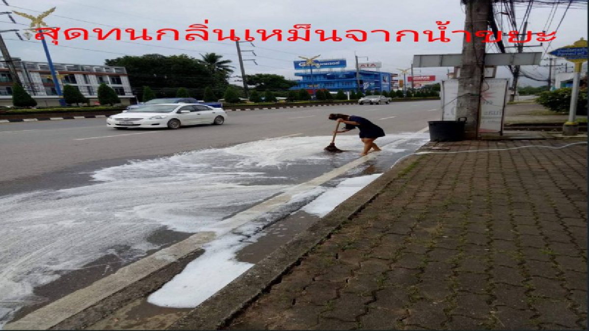 แก้ไขด่วน..! ผู้ประกอบการร้านค้าสุดทน รถขนขยะวิ่งผ่านร้าน น้ำขยะร่วงลงพื้นถนน ส่งกลิ่นเหม็นหึ่ง (ดูคลิป)