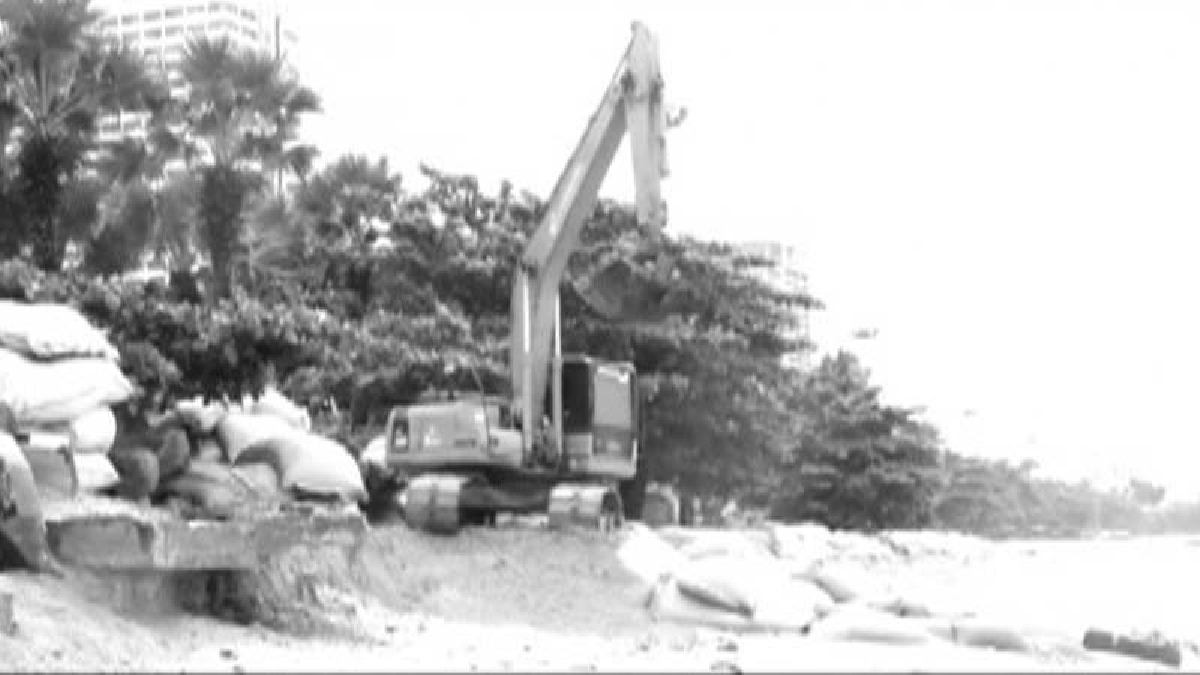 เมืองพัทยาส่งแบคโฮลงหาดพัทยาเร่งปรับปรุงพื้นที่ “War Zone” หลังสื่อกระเพื่อมความเสื่อมโทรม เผยเสร็จพร้อมรับงานมหกรรมทางเรือนานาชาติ (ดูคลิป)