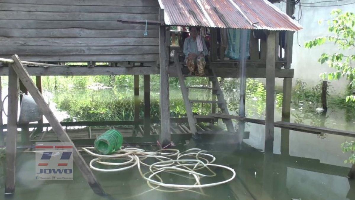 ตรัง..! ชาวบ้านเรียกร้องถมดินทำถนนใหม่แก้ปัญหาน้ำท่วมขังซ้ำซาก ทางจังหวัดออกเตือนปชช. เตรียมพร้อมรับมือฝนตกหนัก 2-5 ต.ค. (ดูคลิป)