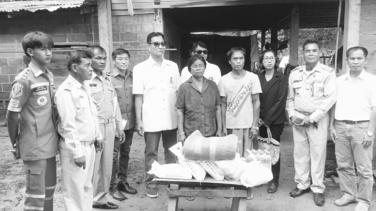 &ldquo;คนไทยไม่ทิ้งกัน&rdquo; มูลนิธิป่อเต็กตึ๊งร่วมกับมูลนิธิจิบเต็กเซียงตึ๊งสุรินทร์ มอบสิ่งของช่วยเหลือผู้ประสบเหตุเพลิงไหม้บ้านวอดทั้งหลัง (ดูคลิป)
