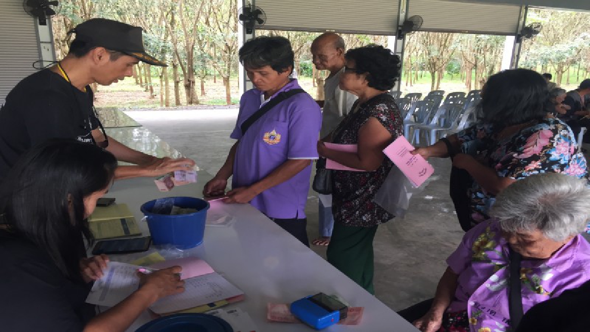 ตราด ผู้สูงวัยออมเงินวันละบาท มุ่งสร้างสุข อบต.เสริมเงินหนุนช่วยเหลือ(มีคลิป)