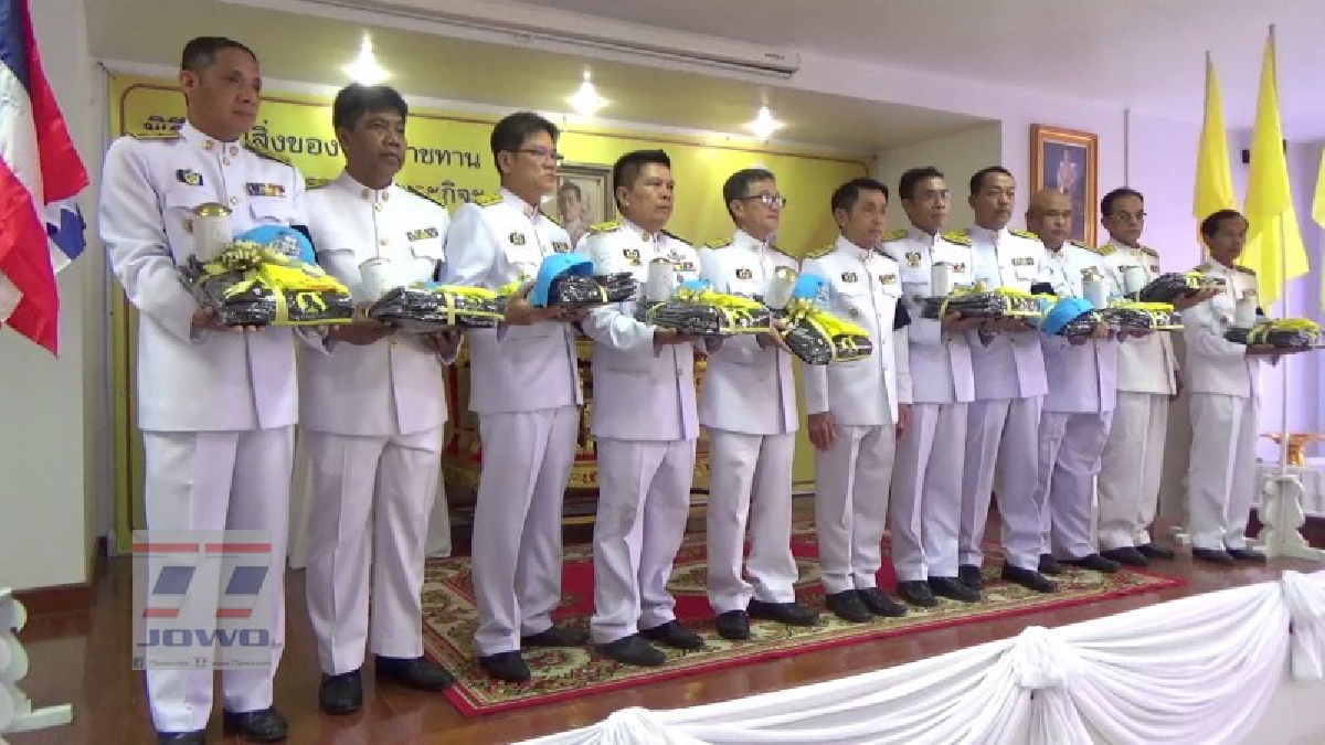 ตรัง!! ผู้ว่าฯ จัดพิธีมอบสิ่งของพระราชทาน แก่จิตอาสาเฉพาะกิจ ในงานพระราชพิธีถวายพระเพลิงพระบรมศพ ในหลวงรัชกาลที่9 (มีคลิป)
