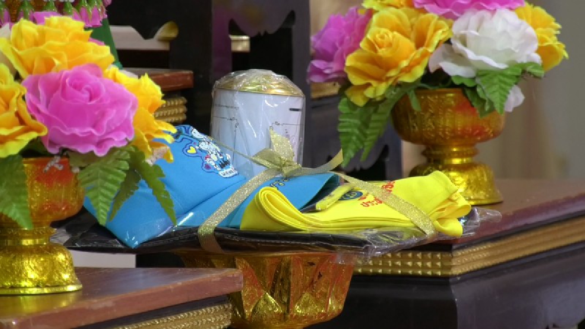 ผู้ว่าราชการจ.ตราด เป็นประธานส่งมอบสิ่งของพระราชทาน ให้กับ 7 นายอำเภอ เพื่อส่งต่อกับจิตอาสาเฉพาะกิจของ จ.ตราด (มีคลิป)