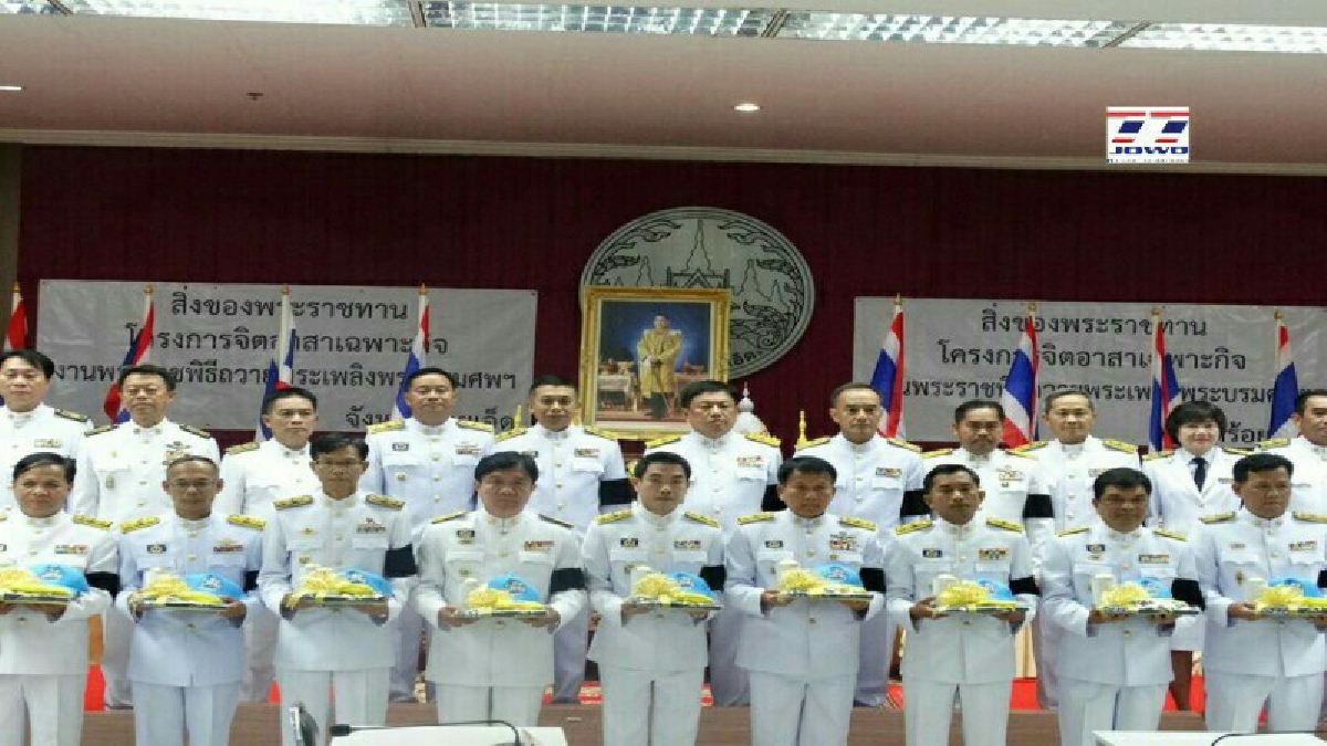 ร้อยเอ็ด!! จัดพิธีมอบสิ่งของพระราชทานให้กับนายอำเภอ เพื่อนำไปมอบให้แก่ประชาชน ตามโครงการจิตอาสาเฉพาะกิจ!?