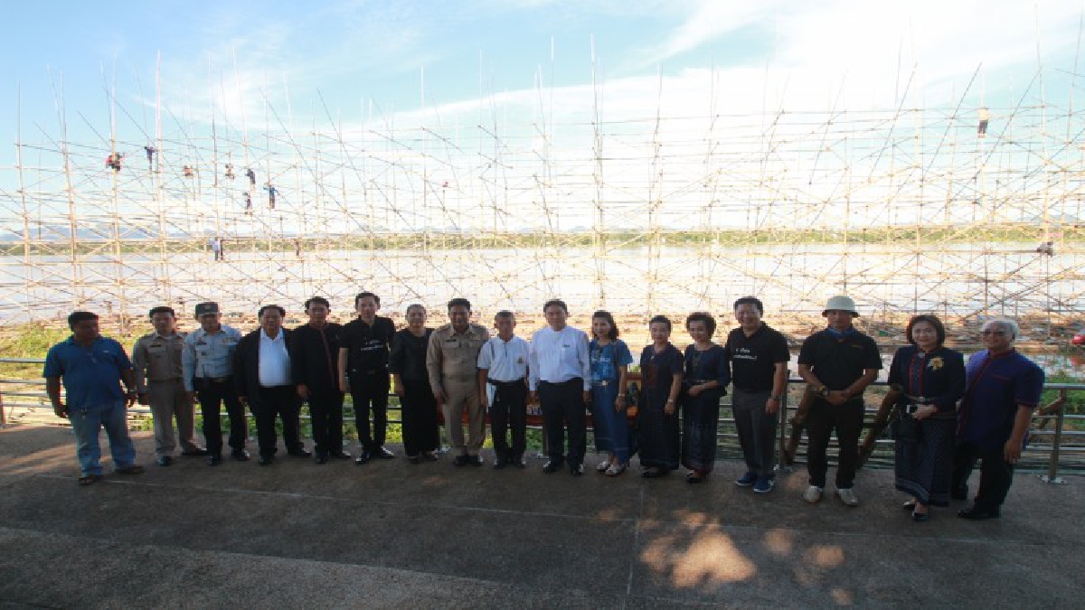 พ่อเมืองนครพนมยัน พร้อมรับ นทท.นับแสน คืนไหลเรือไฟ คาดเงินสะพัดกว่า 300 ล้าน (ดูคลิป)