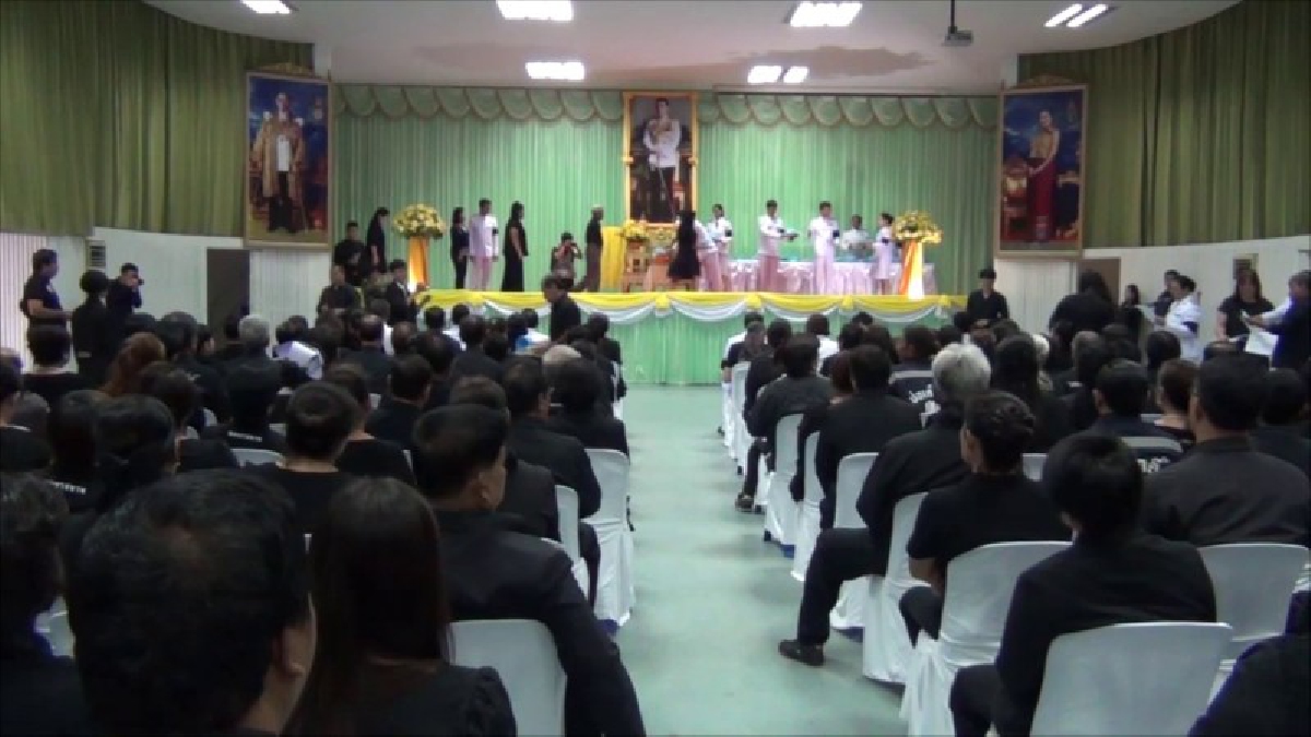 #อ่างทอง จัดพิธีมอบสิ่งของพระราชทานให้ประชาชนจิตอาสาเฉพาะกิจและผู้แทนทุกอำเภอ (ดูคลิป)