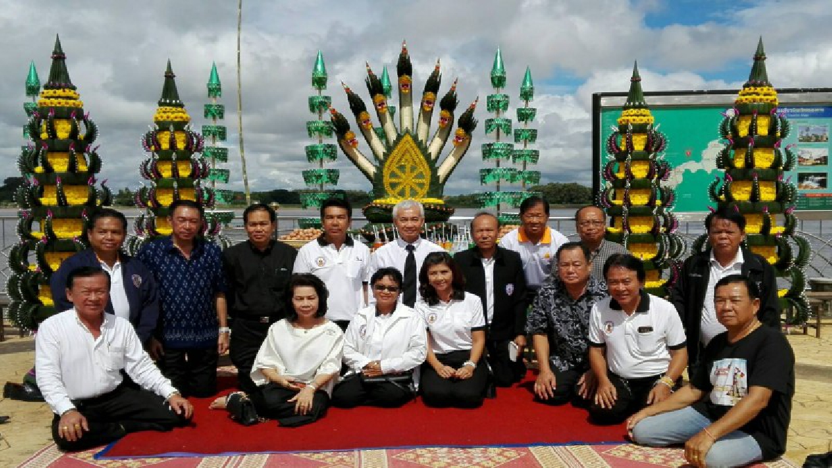 หนองคาย!! ประกอบพิธีบวงสรวงเจ้าแม่สองนางเทพเจ้าประจำแม่น้ำโขง ขอให้ปีนี้มีบั้งไฟพญานาคให้มากๆพร้อมทั้งจัดพิธีบวงสรวงพระธาตุหล้าหนอง