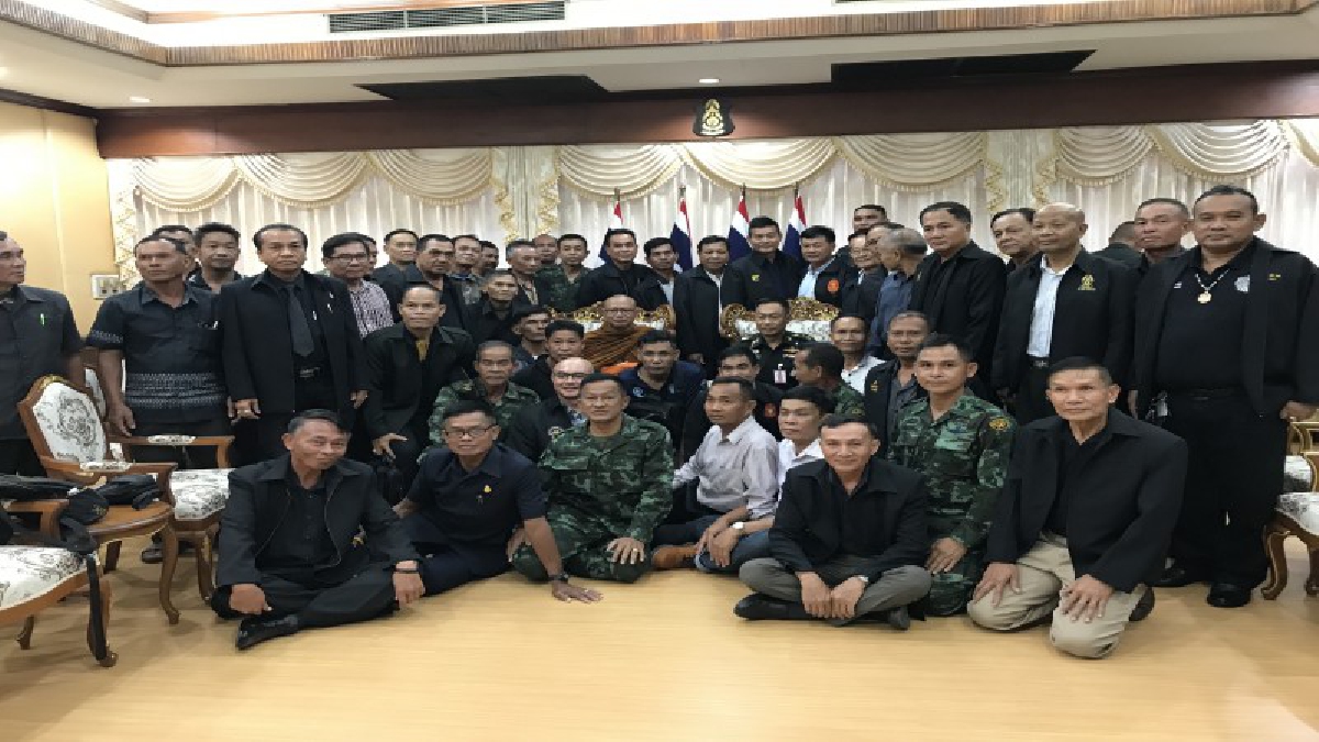 นักรบชายแดน ทหาร ตำรวจ เพื่อนนิด้า รุ่น 8 และหัวหน้าศูนย์ฯทีนิวส์อีสาน ร่วมแสดงความยินดีกับ พล.ท.ธรากร ธรรมวินทร แม่ทัพภาคที่ 2 คนที่ 39