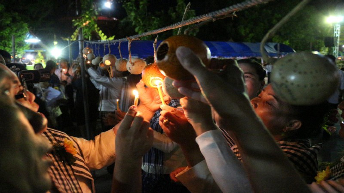 ททท.นำสื่อมวลชนและผู้ประกอบการ สำรวจแหล่งท่องเที่ยวและสังเกตการ งานจุดไฟตูมกาออกพรรษายโสธร ส่งเสริมการท่องเที่ยวและสร้างรายได้สู่ชุมชน