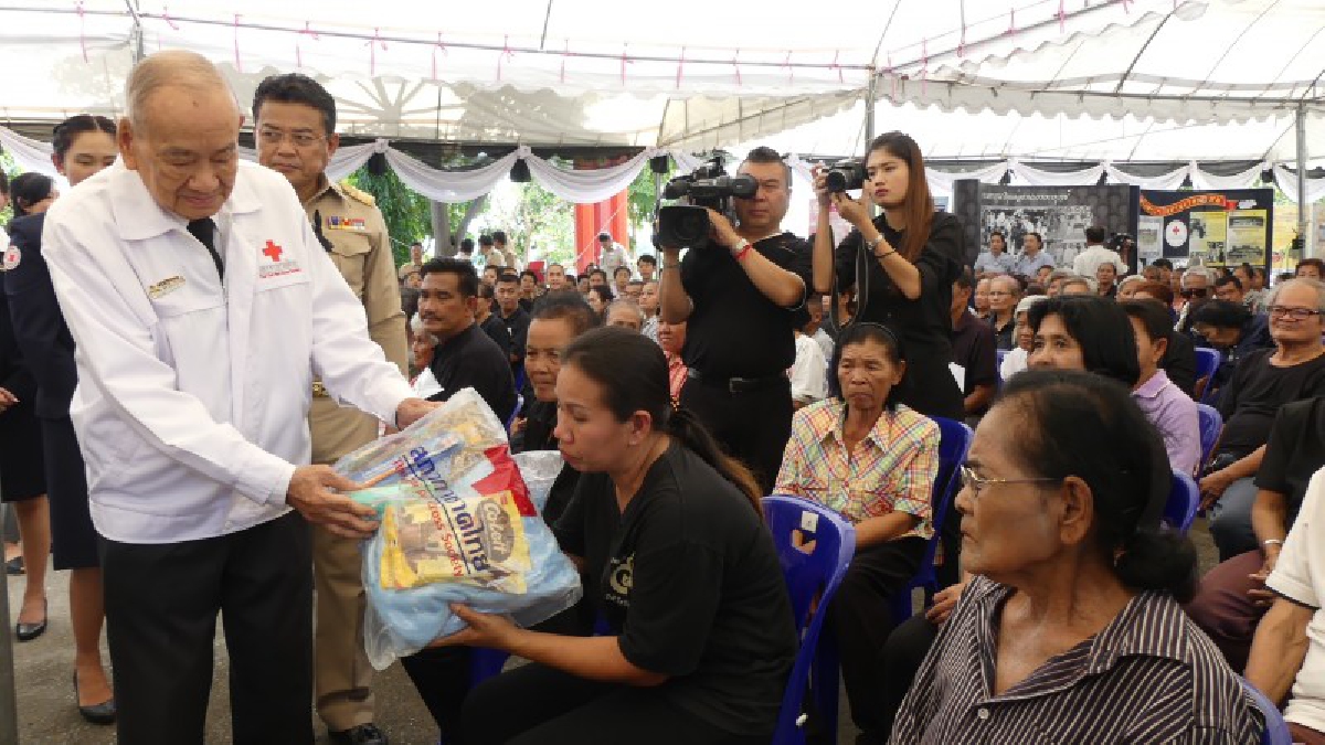 ปทุมธานี!! เรือเวชพาหน์ คลินิกลอยน้ำพระราชทานจากในหลวง ร.9 ที่ท่าน้ำวัดบางเดื่อ