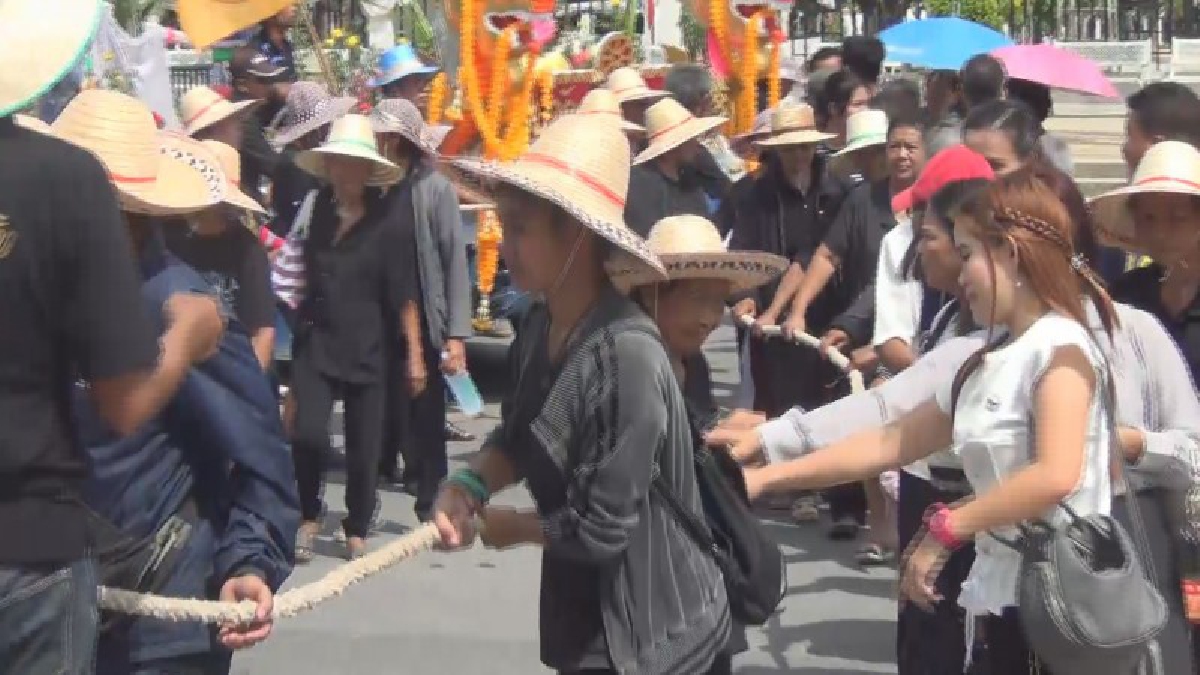 ปัตตานี..! "ชักพระ" อนุรักษ์ประเพณี วัฒนธรรมอันดีงาม ของพุทธศาสนา ในเทศกาลออกพรรษา (มีคลิป)