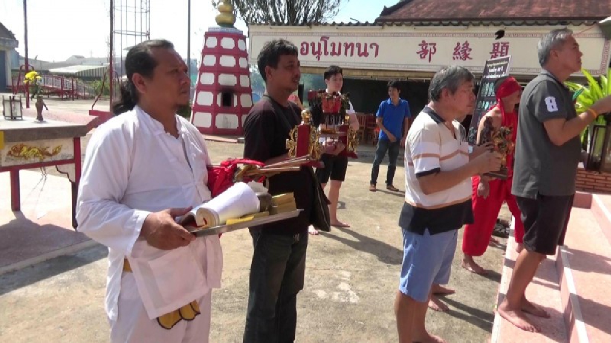 กินเจตรังเริ่มแล้ว..!! ศาลเจ้าพ่อหมื่นราม และองค์ศักดิ์สิทธิ์ ทำพิธีป่ายตั๋ว ปิดประตูศาล เพื่อทำความสะอาดรับเทศกาลกินเจปี 60
