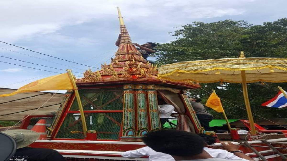ตื่นตาตื่นใจ ..! สืบสานงานบุญใหญ่ สืบทอดมรดกลากเรือพระบก กว่า 200 ปี เทศกาลออกพรรษาแห่งเดียวในสุราษฎร์ธานี (ดูคลิป)