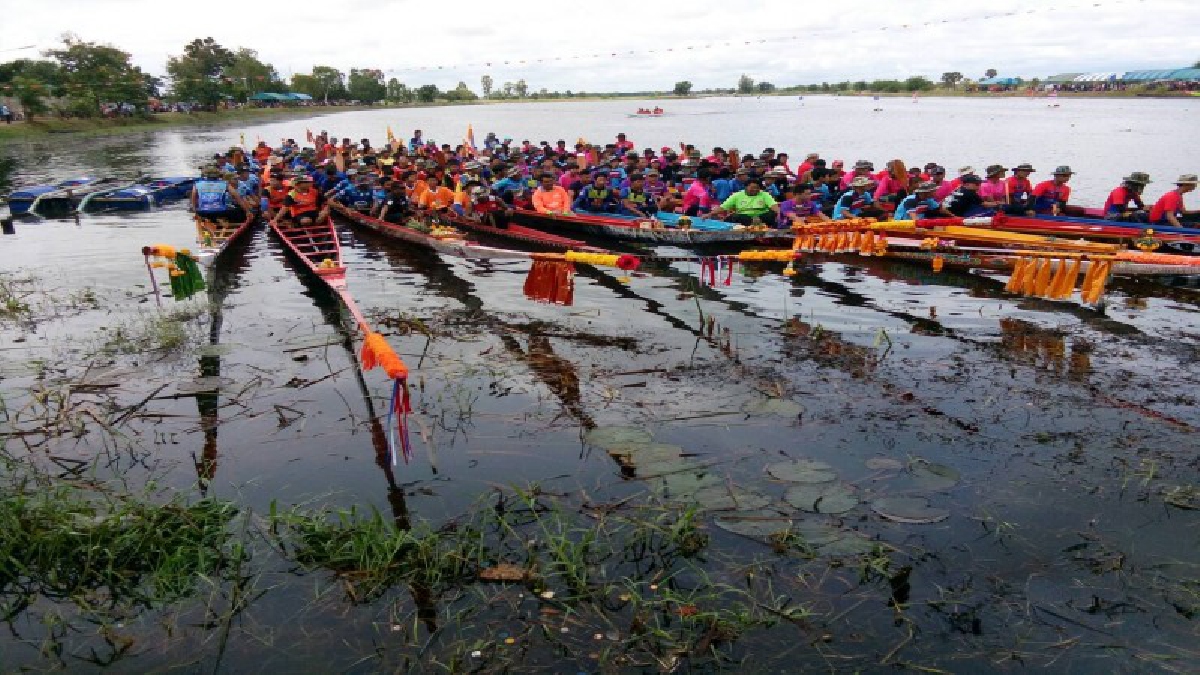สุดมัน!! อำเภอพิมายจัดแข่งขันเรือยาวประเพณีออกพรรษาตำบลกระเบื้องใหญ่ ( มีคลิป )