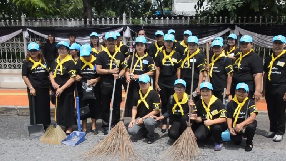ประชาชนจิตอาสาเฉพาะกิจ!! ชาวโคราชรับมอบสิ่งของพระราชทาน เพื่อใช้ในกิจกรรมจิตอาสาเฉพาะกิจ งานพระราชพิธีถวายพระเพลิงพระบรมศพฯ กว่า 3000 คน