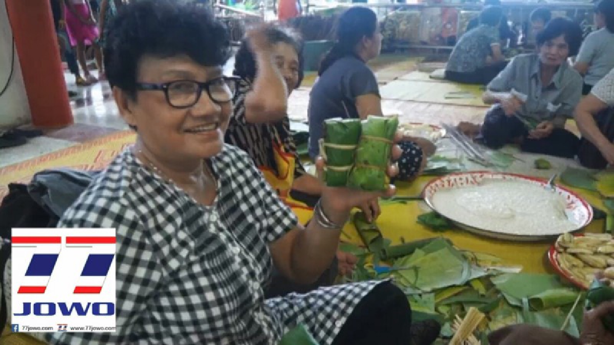 สมุทรสงคราม..! จัดงานบุญประจำปี ประเพณีข้าวต้มมัดวัดดาวโด่งโยงรัดใจเป็นหนึ่ง สืบสานวัฒนธรรมอันดีงามทางพระพุทธศาสนา (ดูคลิป)
