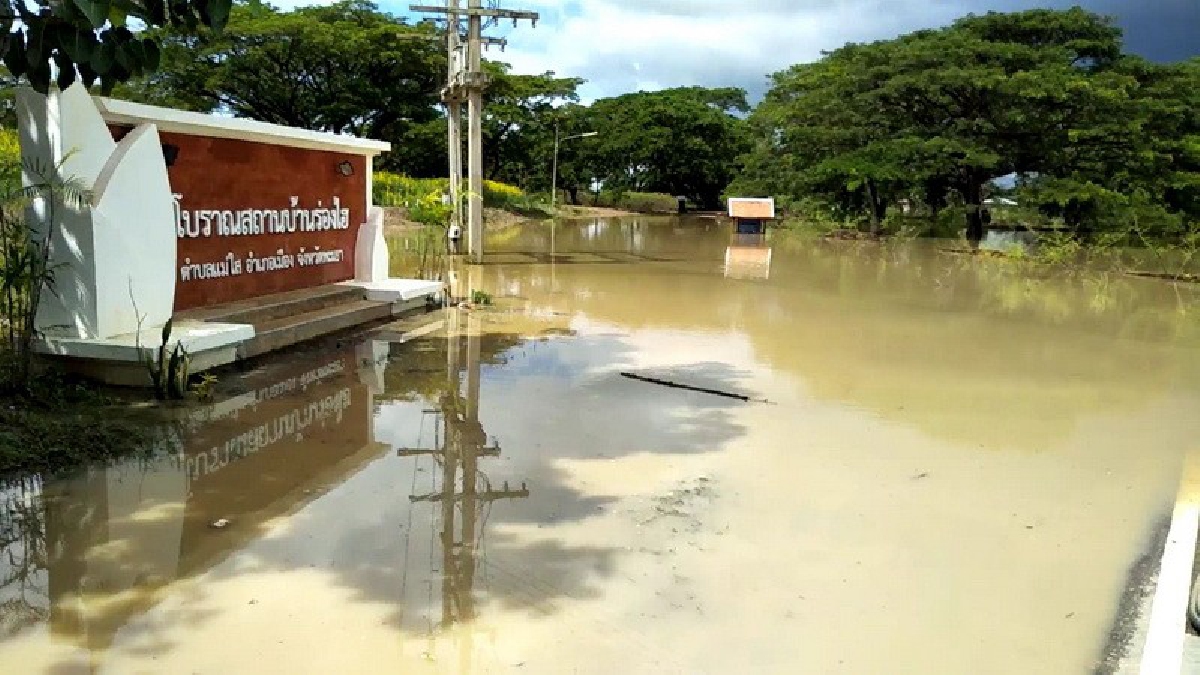 ฝนตกต่อเนื่อง ทำน้ำกว๊านพะเยาเอ่อท่วมโบราณสถานบ้านร่องไฮ-ชุมชนรอบกว๊านพะเยา ผู้ว่าฯสั่งเฝ้าระวังด่วน (คลิป)