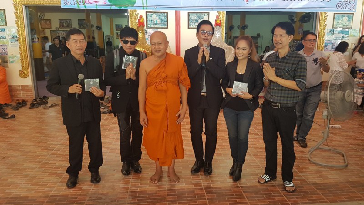 แน่นวัด!! เอ๋ ชนม์สวัสดิ์ อัศวเหม เป็นเจ้าภาพกฐิน มอบตัวแทนนำกฐินทอดถวายวัดดังกรุงเก่า ดารา นักร้อง นักแสดง และประชาชนร่วมงานบุญเพี๊ยบ