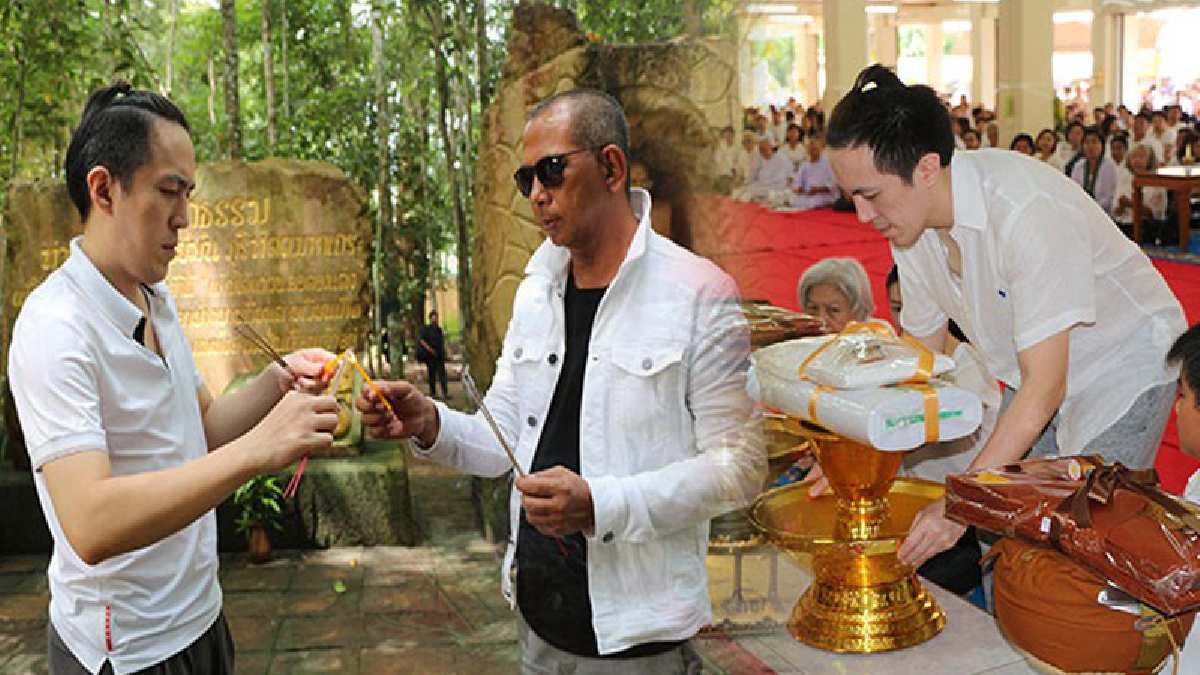 ผู้บริหาร เครือนิวส์ เน็ตเวิร์ค พร้อมคณะจัดกฐินสามัคคีทอดถวายที่วัดป่าสุทธาวาส พร้อมกราบสักการะตามเส้นทางธรรม หลวงปู่มั่น ภูริทัตโต