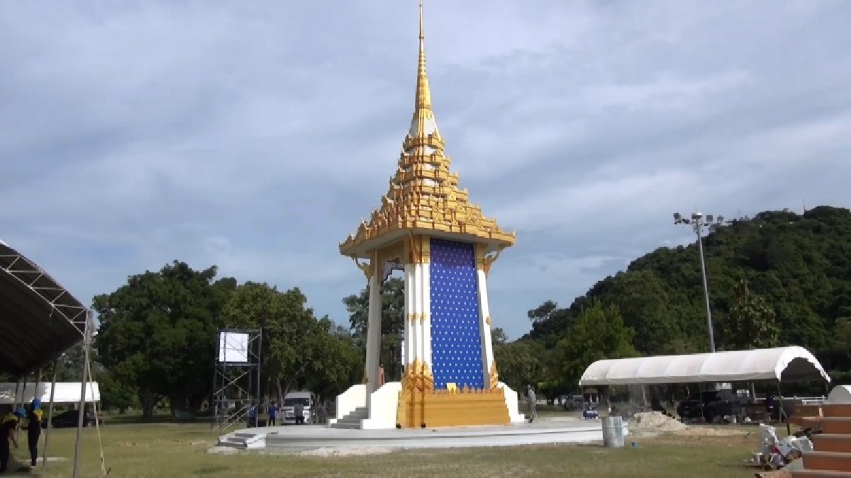 ยิ่งใกล้วัน ยิ่งอดกลั้นน้ำตาไม่อยู่ !! พระเมรุมาศสงขลาเสร็จแล้วเร่งประดับตกแต่งสถานที่