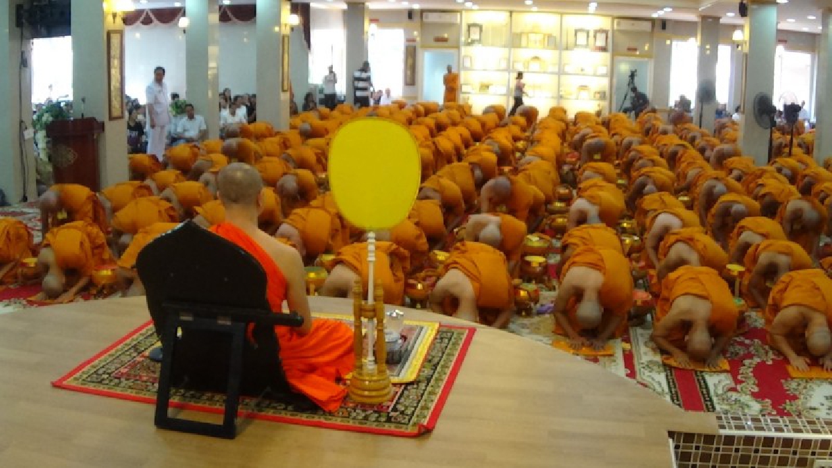 ปราจีนบุรี..! จัดอุปสมบทหมู่รวม 259 รูปเป็นพระราชกุศลถวายแด่พระบาทสมเด็จพระปรมินทรมหาภูมิพลอดุลยเดช สวรรคตตครบรอบ 1 ปี (คลิป)