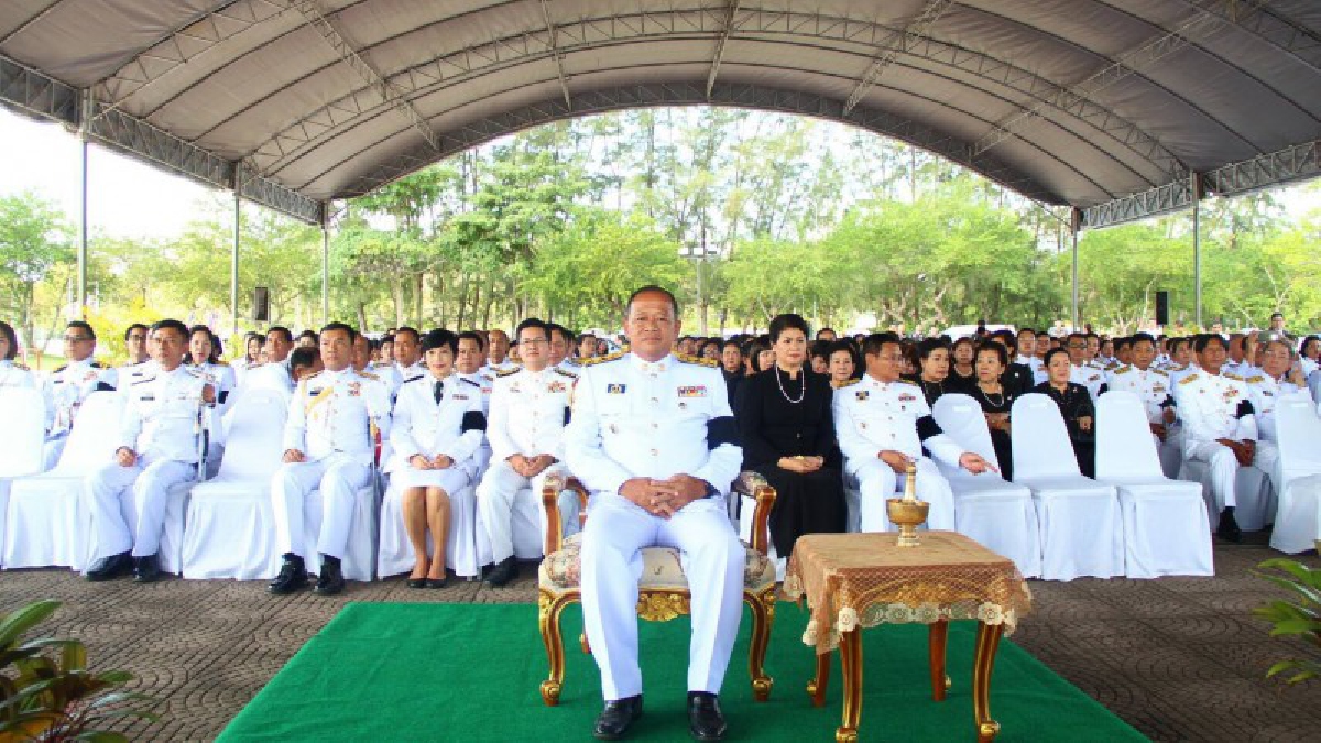 ชาวนราธิวาส!! ร่วมพิธีเจริญพระพุทธมนต์ พระเมรุมาศจำลอง เพื่อความเป็นสิริมงคล ก่อนจะมีพิธีถวายพระเพลิงพระบรมศพพ่อหลวงรัชกาลที่ 9