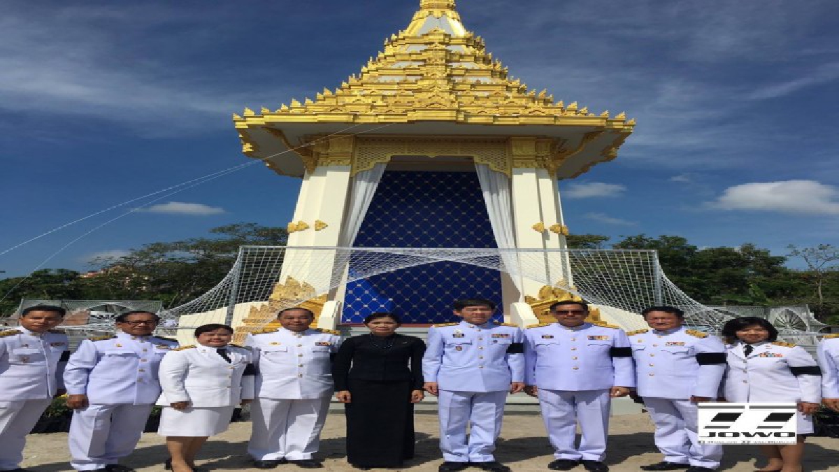 จังหวัดระยอง!! ประกอบพิธีอัญเชิญนพปฎลสุวรรณ ฉัตรขึ้นประดิษฐานบนยอดฉัตรพระเมรุมาศจำลอง