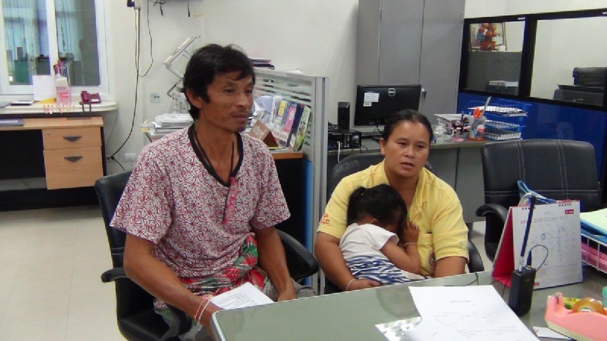 ยุติธรรมหนองบัวลำภูอนุมัติเงินประกันตัว 2 ผัวเมีย 200,000 บาท หลังถูกตร.หลอกเซ็นชื่อ เป็นแพะไม่รู้ตัว ?