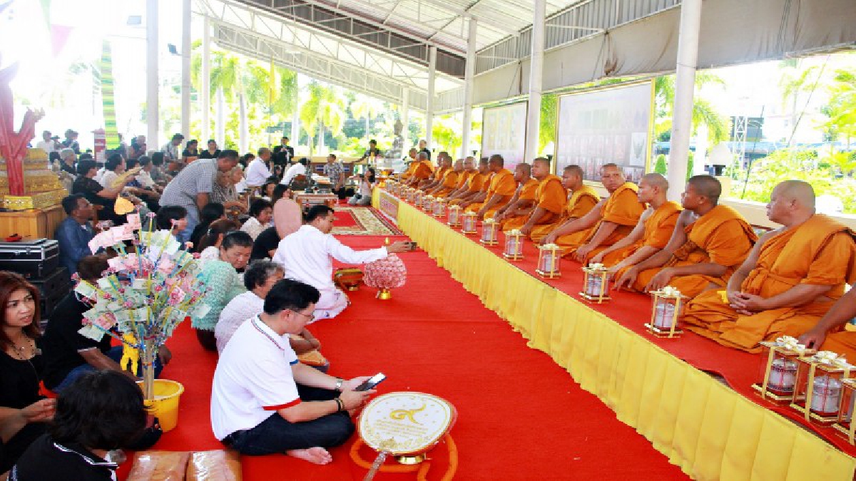 วัดสามัคคีบรรพตทอดกฐินสามัคคีกว่าสองล้านบาทสร้างห้องน้ำให้ประชาชน