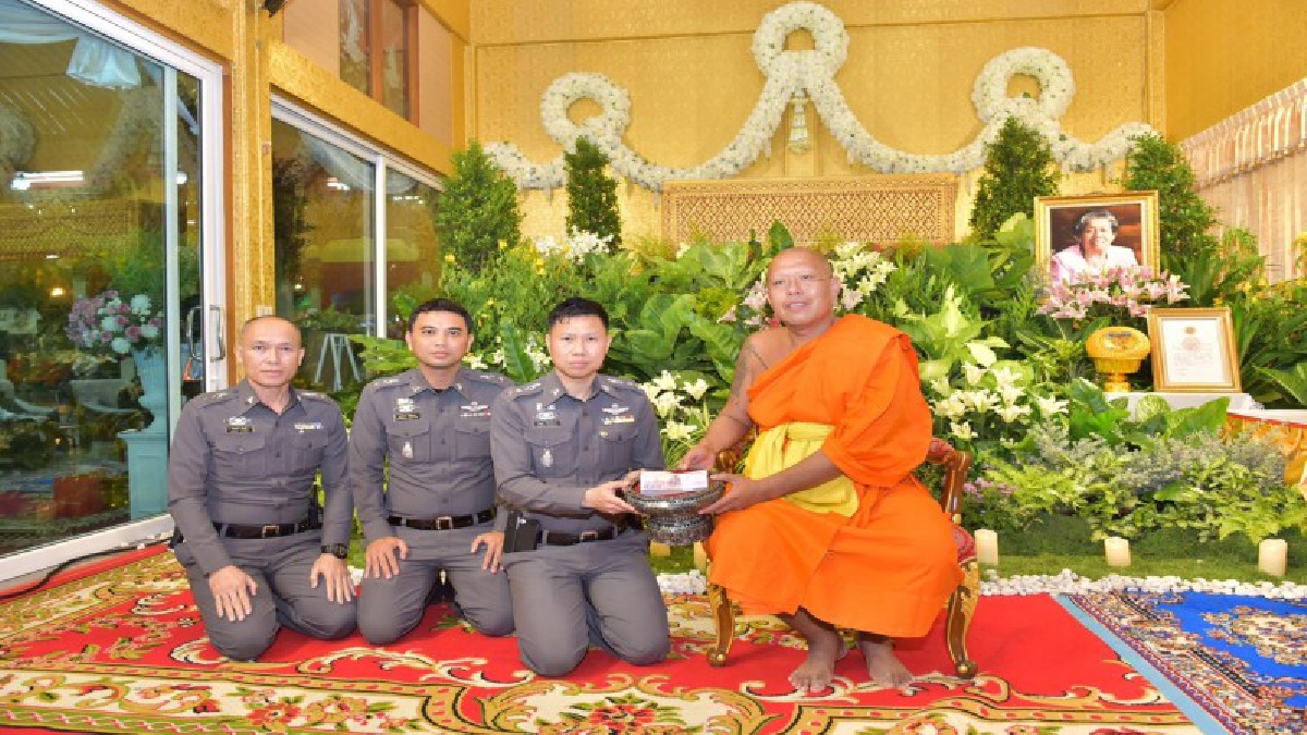 หลวงพี่นำ้ฝนมอบเงินกว่า1.4แสนบาททุนการศึกษาลูกตำรวจ