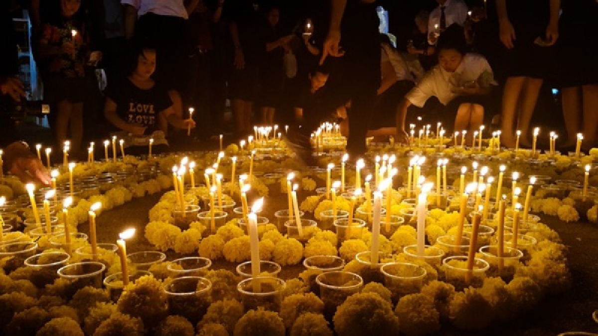 พลังชาวพิษณุโลก ร่วมจุดเทียนถวายความอาลัย ในหลวงรัชกาลที่ 9