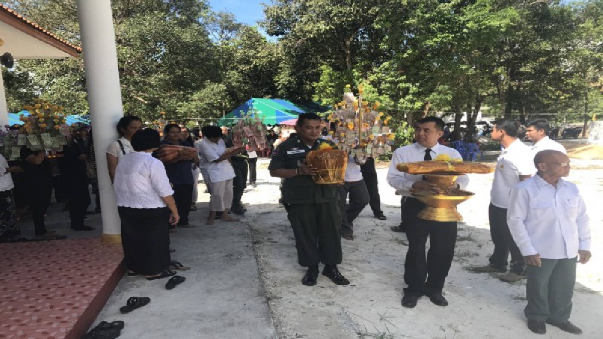 ตชด. 425 ตะกั่วป่า นำคณะส่วนราชการกลุ่มแม่บ้านและประชาชนในพื้นที่ ร่วมทอดกฐินสามัคคี ยอดเงินทะลุ กว่า 4 แสนบาท