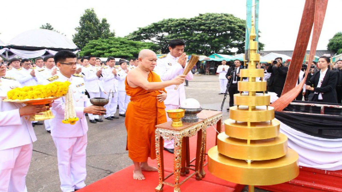 หนองคาย  ประกอบพิธีอัญเชิญนพปฎลสุวรรณฉัตร ขึ้นประดิษฐานบนยอดพระเมรุมาศจำลอง