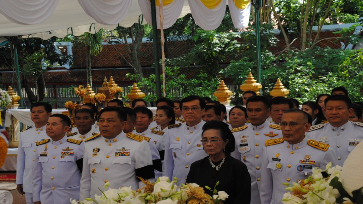 สมเด็จพระเจ้าอยู่หัวมหาวชิราลงกรณฯ ทรงโปรดเกล้าให้ &ldquo;สมาคมส่งเสริมการเลี้ยงไก่ในพระบรมราชูปถัมภ์&rdquo; นำผ้ากฐินพระราชทานไปทอดถวายพระสงฆ์