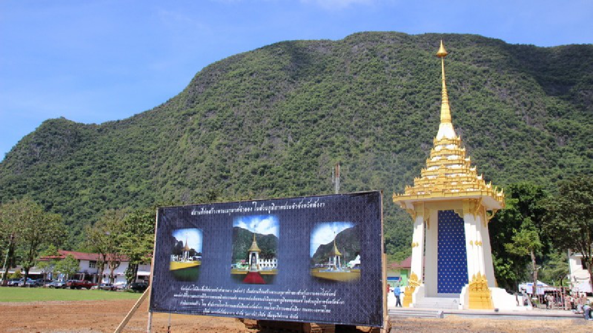 จังหวัดพังงา!! ก่อสร้างพระเมรุมาศจำลองแล้วกว่าร้อยละ 98 อย่างสมพระเกียรติ และเตรียมตกแต่งภูมิทัศน์ ไม่เกิน 15 ต.ค. นี้เสร็จสมบูรณ์ทั้งหมด