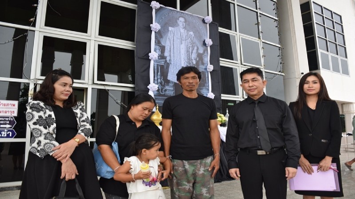 สองสามีภรรยา แพะถูกตร.หลอกเซ็นชื่อ ยื่นเช็คประกันชั้นศาล 2 แสนบาท "กราบสักการะศาลเจ้าปู่หลุบ สาบานตนด้วยความบริสุทธิ์ใจ" (ดูคลิป)