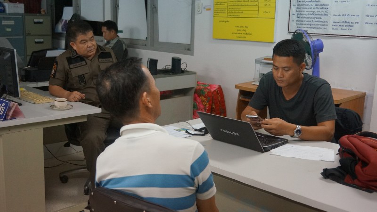 หนีไปไหนไม่รอด..! ตร. ร่วมทหารพราน ไล่จับยาบ้าชายแดน 44,000 เม็ด พร้อมหนุ่มใหญ่วัย52 ขณะรับจ้างขนส่งให้นายทุน (มีคลิป)