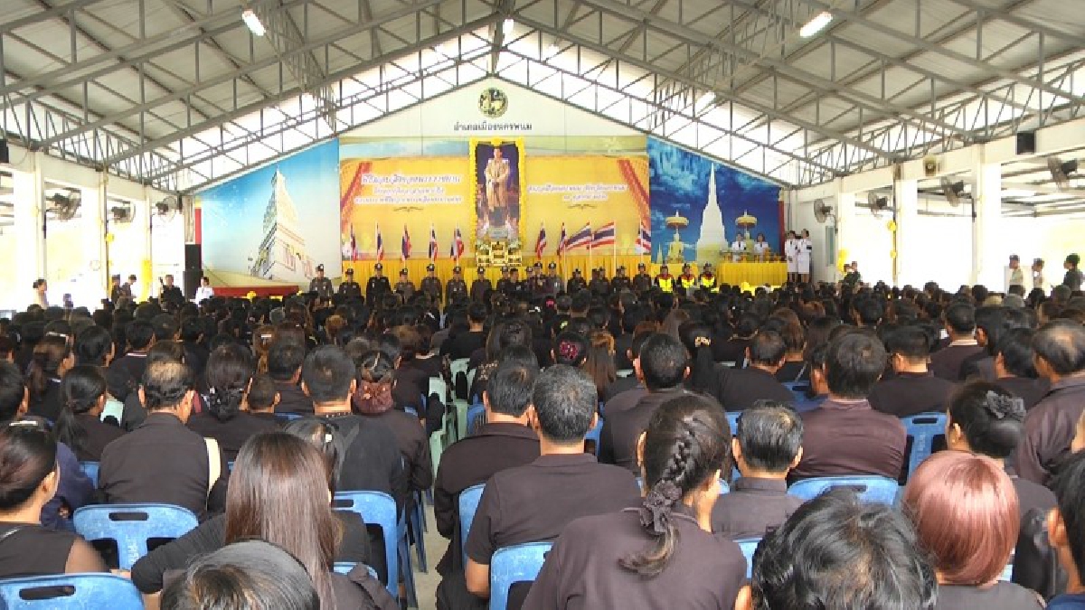 อำเภอเมือง จังหวัดนครพนม . . . ประกอบพิธีมอบสิ่งของพระราชทานจิตอาสาเฉพาะกิจฯ รอบแรก (มีคลิป)