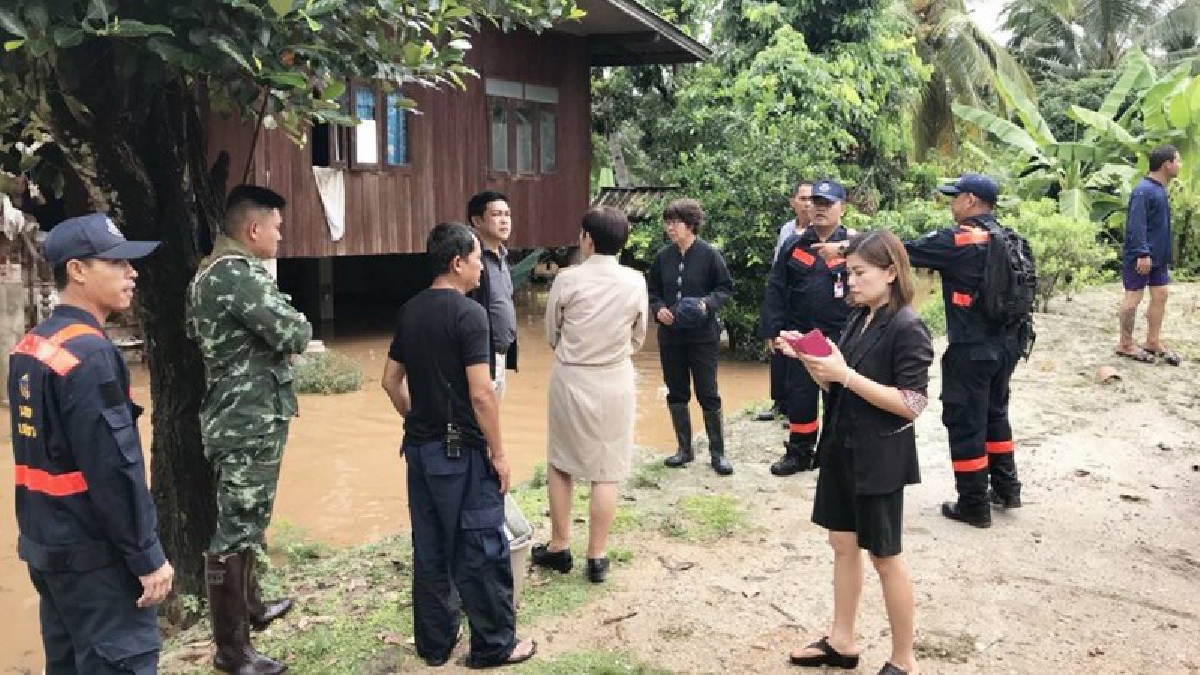 อ่วมหนัก !! พายุฝนถล่มเชียงใหม่ น้ำแม่กลางไหลแรง 20 หลังคาเรือนจม.. (ดูคลิป)