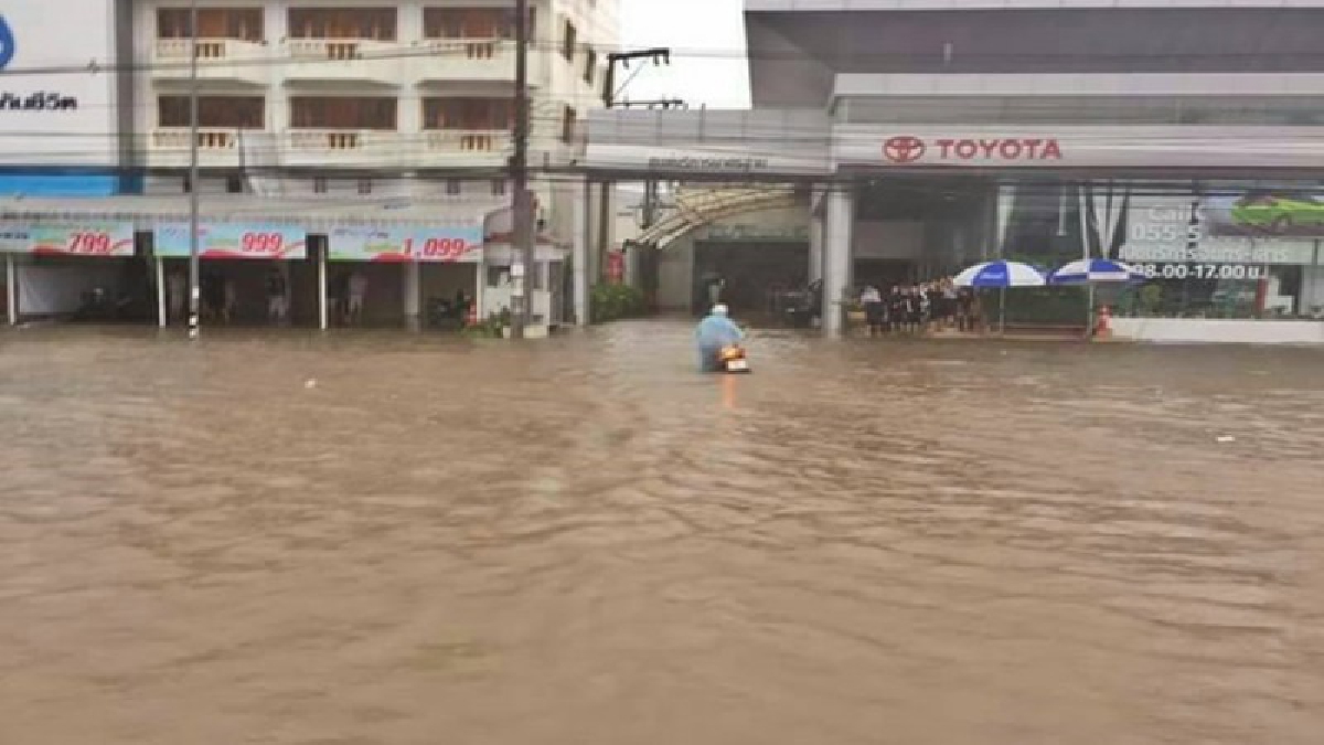 ด่วน!! เมืองตาก อ่วม น้ำท่วมหลายจุด เส้นทางสาย พหลโยธิน สายเอเชีย รถเล็กสัญจรผ่านไม่ได้ บ้านพักรองผู้ว่าตากโดนด้วย..!?