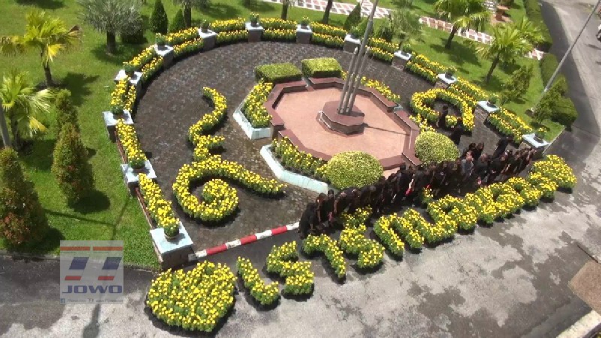 ทำด้วยใจ..!! เมืองกันตังวางดาวเรืองเป็นเลข 9 ไทยและข้อความ เรารักพ่อหลวง พร้อมรูปหัวใจสวยงาม เพื่อถวายความอาลัย