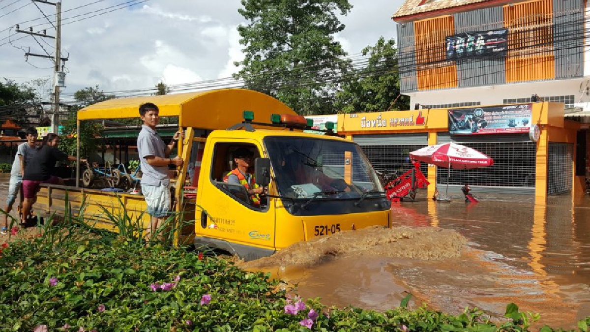 เชียงใหม่ระทม !! น้ำป่าไหลหลาก-ดินสไลด์ หลังฝนถล่มหนักอำเภอหางดง สั่งเฝ้าระวังตลอด 24 ชม. (ดูคลิป)