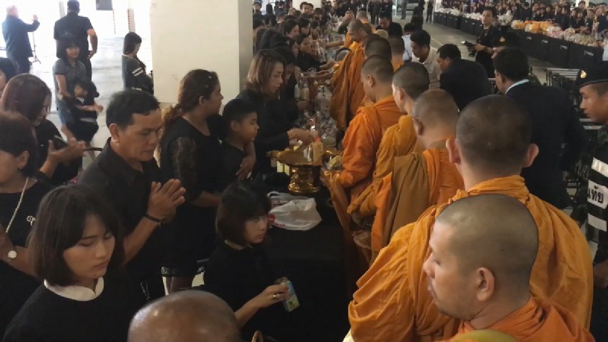 เปิดพื้นที่ห้างเซ็ลทรัลเฟสติวัลหาดใหญ่จัดพิธีบำเพ็ญกุศลเพื่อถวายเป็นพระราชกุศลแด่พ่อหลวง ร.9 ครบ 1 ปี แห่งการสวรรคต