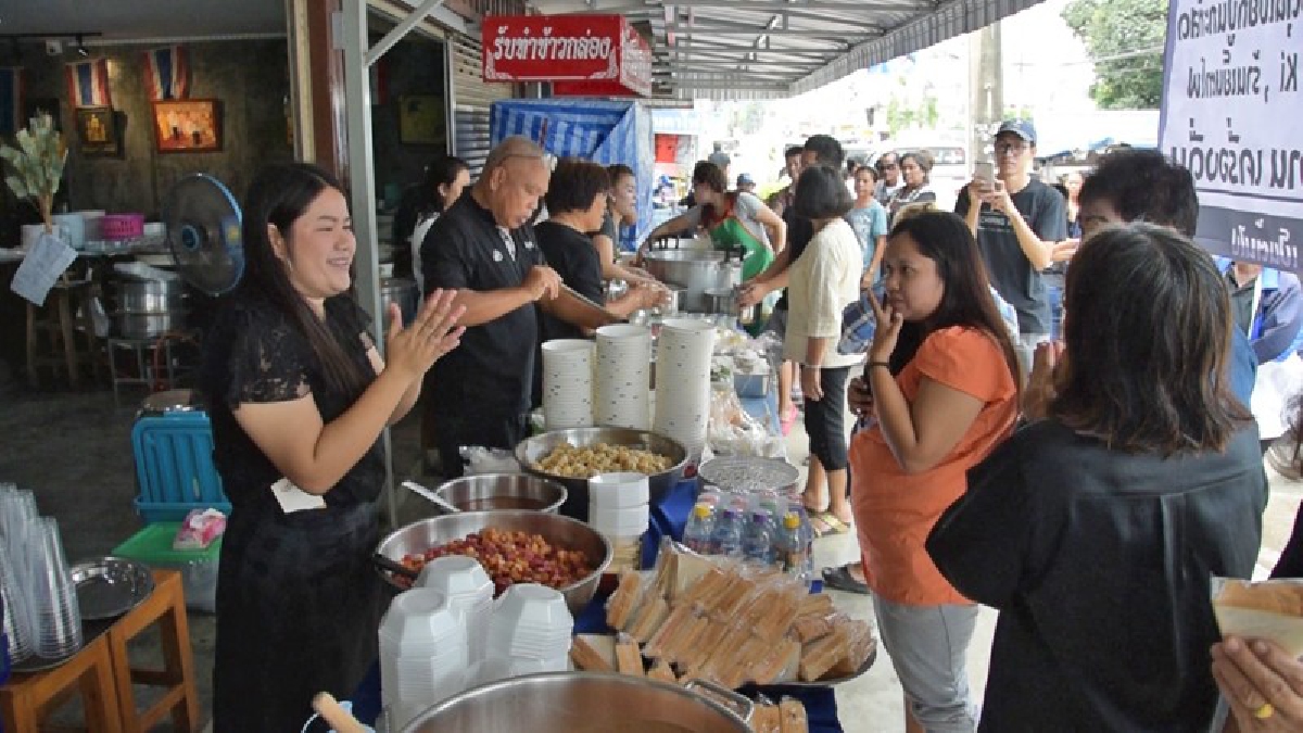 กินฟรี..!! ร้านอาหารเมืองเลย ผนึกกำลังเปิดให้กินฟรี ทำความดีถวายในหลวง ร 9 (มีคลิป)