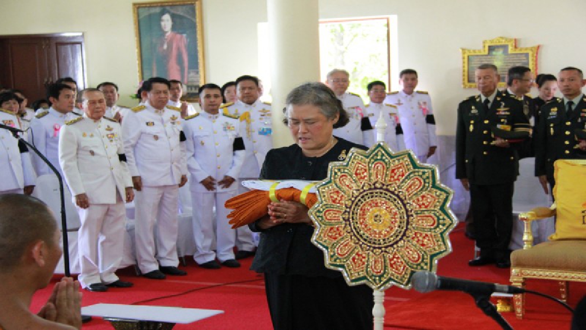 สมเด็จพระเทพรัตนราชสุดาฯ สยามบรมราชกุมารี ทรงถวายผ้าพระกฐิน ณ วัดกฤษณเวฬุพุทธาราม(วัดไผ่ดำ) และทรงเยี่ยมโรงเรียนพระปริยัติธรรมวัดไผ่ดำ