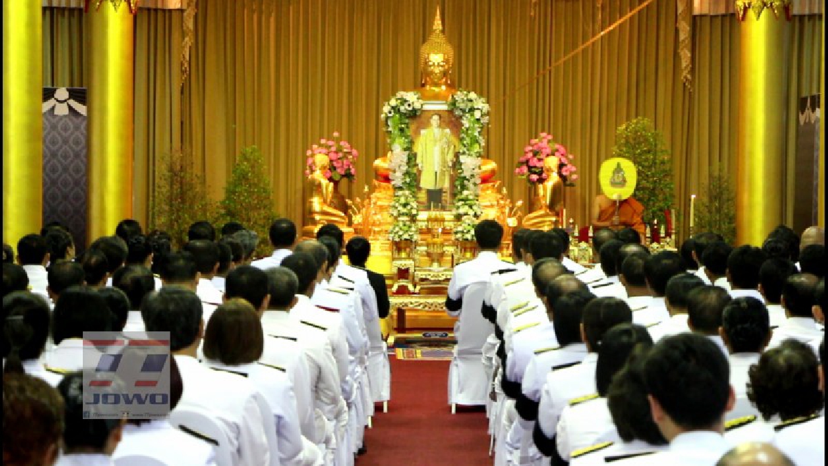 พสกนิกรชาวตรังร่วมพิธีบำเพ็ญกุศลเพื่อถวายพระราชกุศล แด่ พระบาทสมเด็จพระปรมินทรมหาภูมิพลอดุลยเดช บรมนาถบพิตร สวรรคตครบ 1 ปี