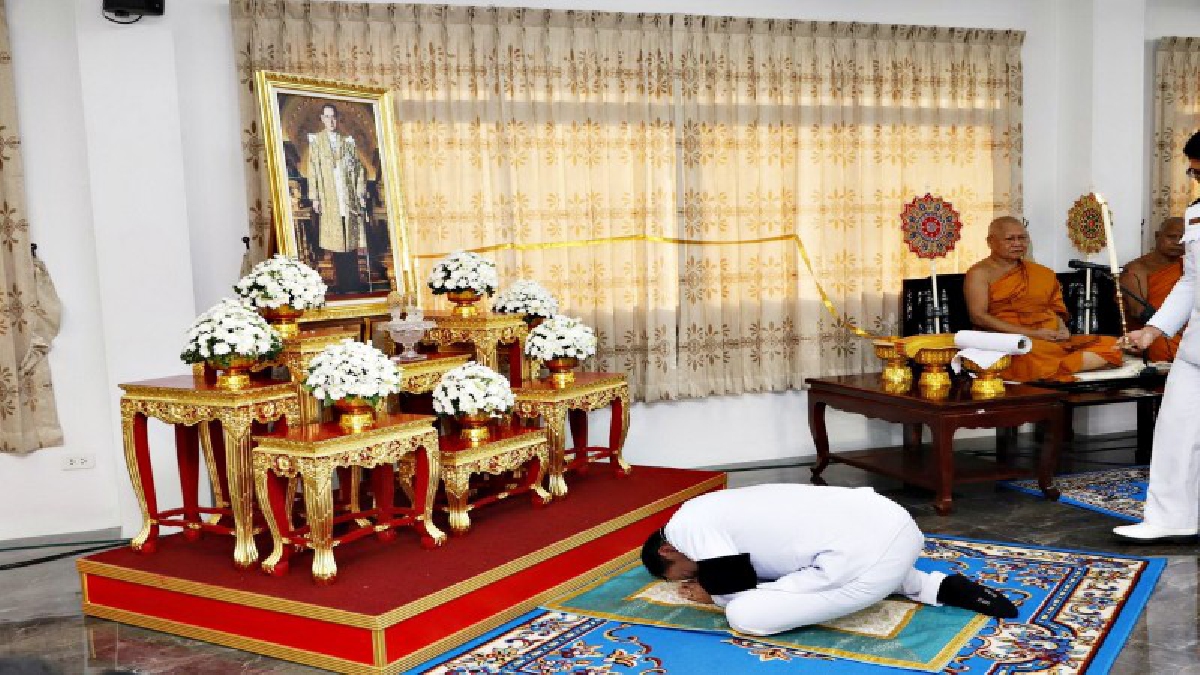 มิ่งขวัญชาวไทยทั้งปวง !! นายอำเภอสัตหีบ นำพสกนิกรชาวสัตหีบ สวดบำเพ็ญกุศล ถวายแด่พ่อหลวง ร.9 (คลิป)