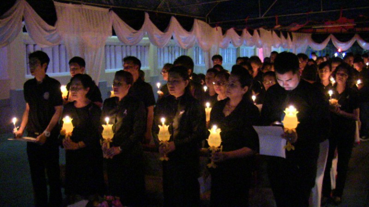 ธนาคารออมสินทั่วประเทศ จุดเทียนรำลึก 1 ปี วันสวรรคต ในหลวงรัชกาลที่ 9 ในโครงการ “แสงแห่งรัก” (คลิป)